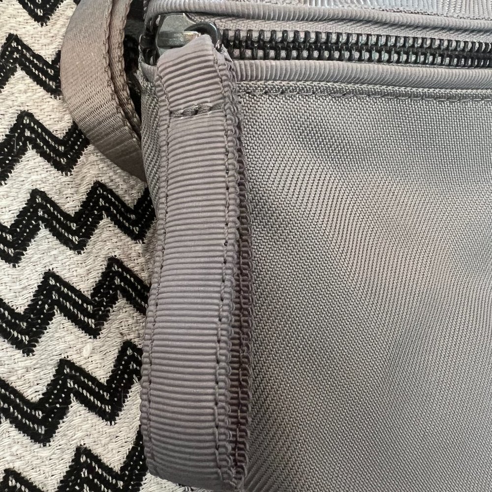 Dark Chrome lululemon Go Lightly Belt Bag - Picture 4 of 11